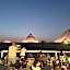The Gate Hotel Front Pyramids & Sphinx View
