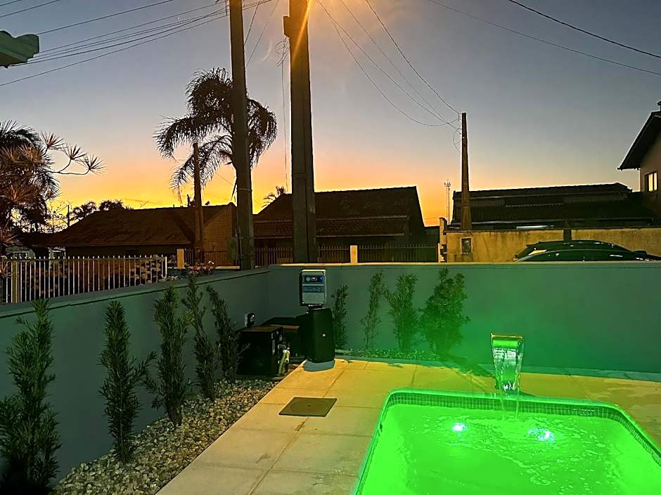 BS01- Casa com Piscina Aquecida e Churrasqueira