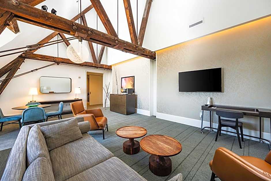 The Richardson Hotel