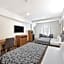 Anaheim Desert Inn & Suites