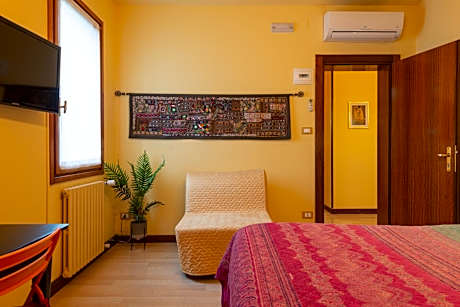 Deluxe Double Room with Private External Bathroom