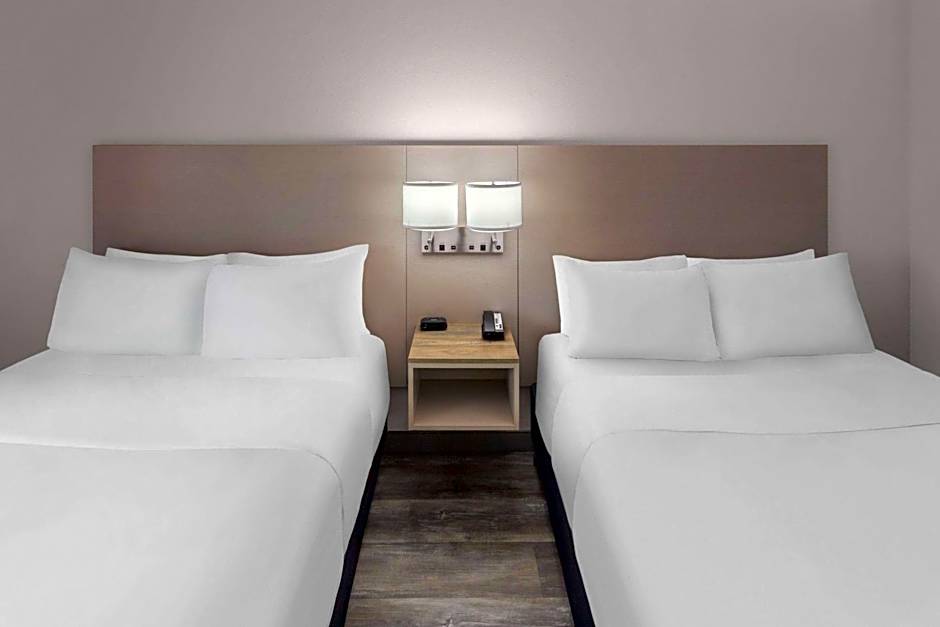 Photo 1 of 2 of 2 Queen Beds, Pet-Friendly