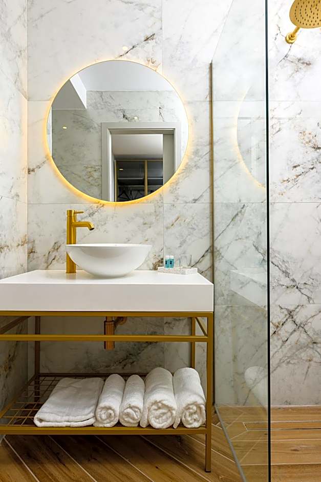XVI Suites - Adults Only