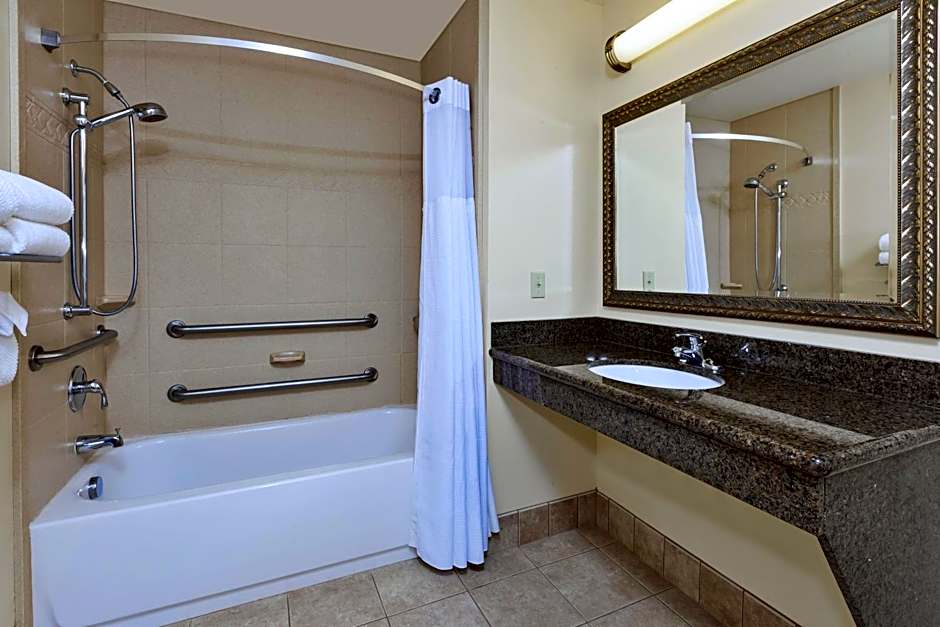 Staybridge Suites Lansing-Okemos By IHG