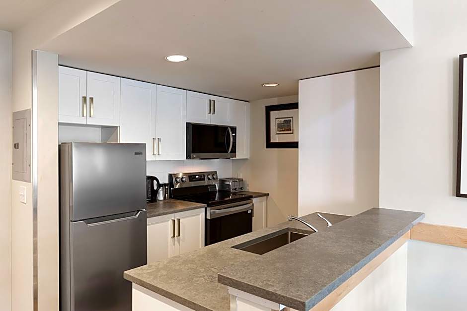 Tyndall Stone Lodge by Whiski Jack