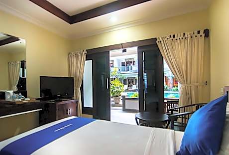 Deluxe Double or Twin Room with Pool Access