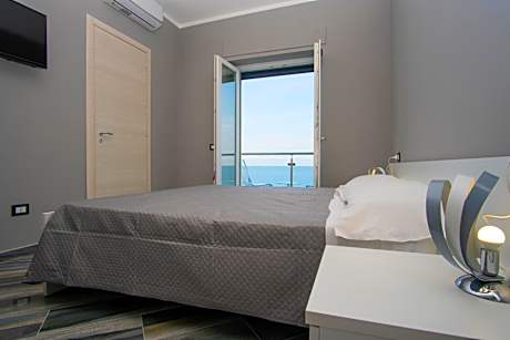 Deluxe Double Room with Balcony and Sea View