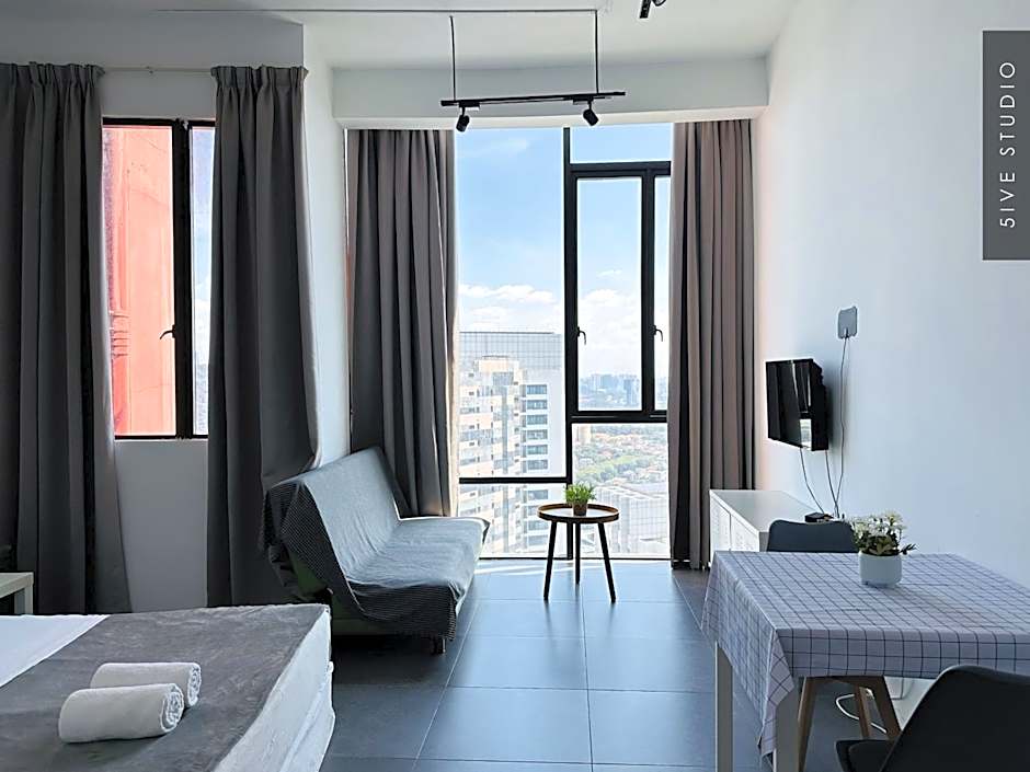 Five Studio - Empire Damansara