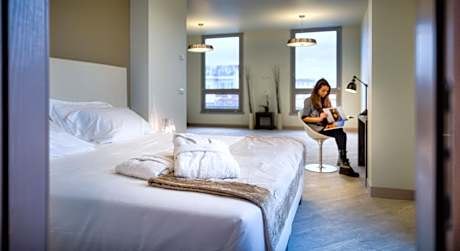 Loft Suite with Kitchen & Pool Access