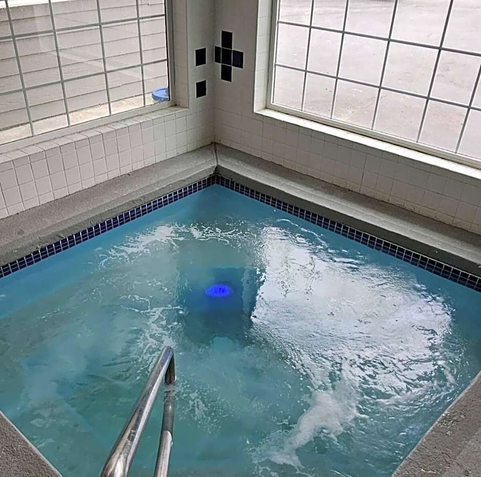Lighthouse Suites Inn