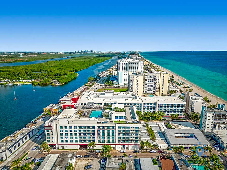New Studio - Hollywood Beach Bliss for 2