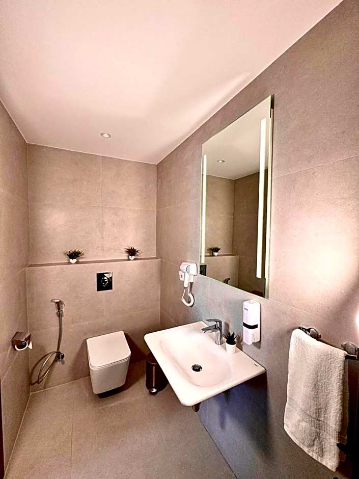 New MerryLand Hotel