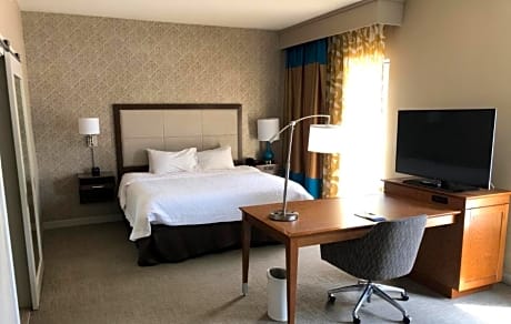 1 King Mobility Access With Tub Nonsmoking