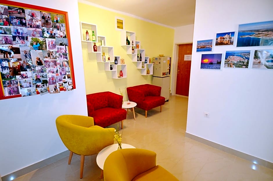 Apartments & Rooms Petra