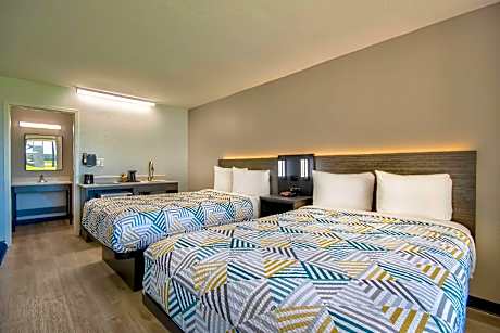 2 Full Beds | Non-Smoking, Kitchen