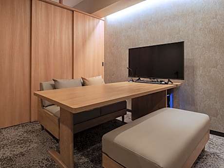 One-Bedroom Apartment (4 Single-Beds)
