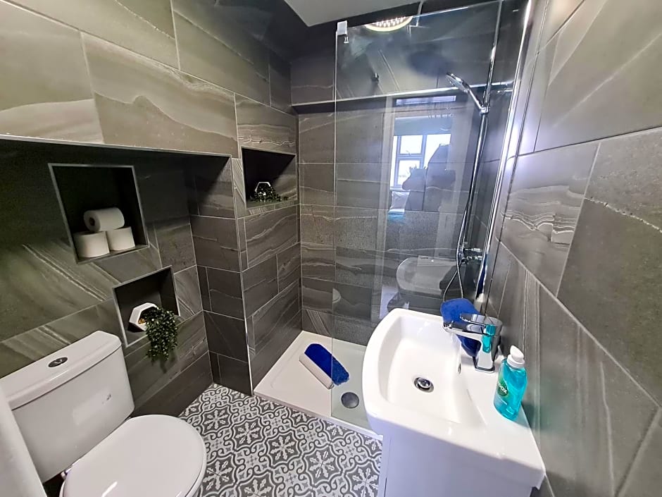 Lemur Lodge - Boutique Apartments - Short Stroll to The Beach