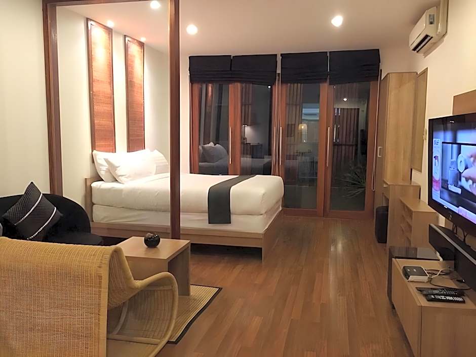 5ive Beach House Hotel