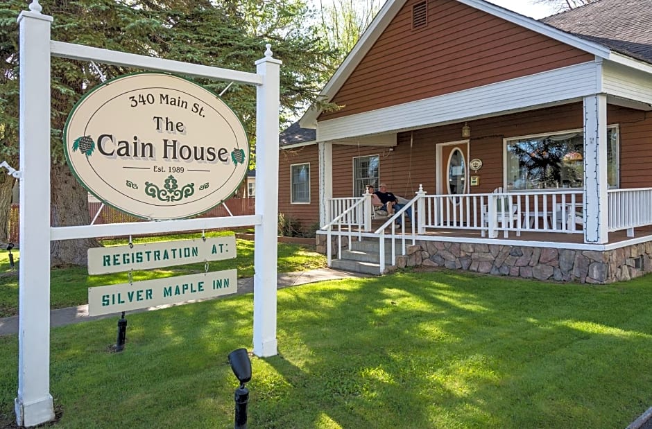 Silver Maple Inn and The Cain House Country Suites