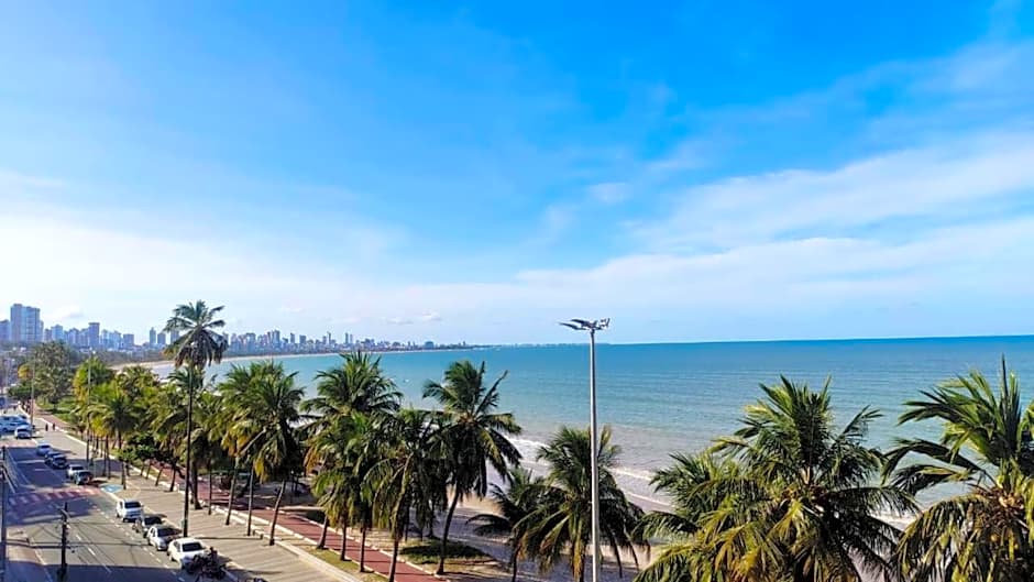 Apto Inteiro Cabo Branco pé na areia
