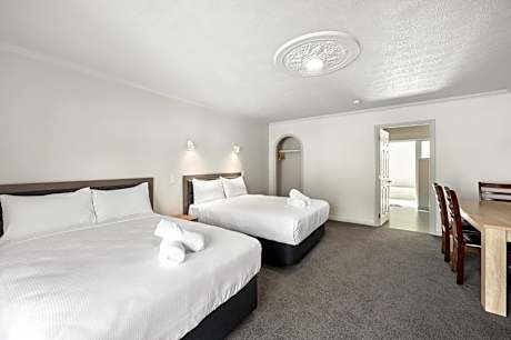 Studio with Spa Bath