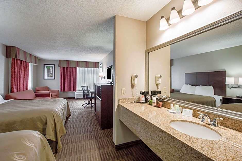 Quality Inn & Suites Lawrence - University Area