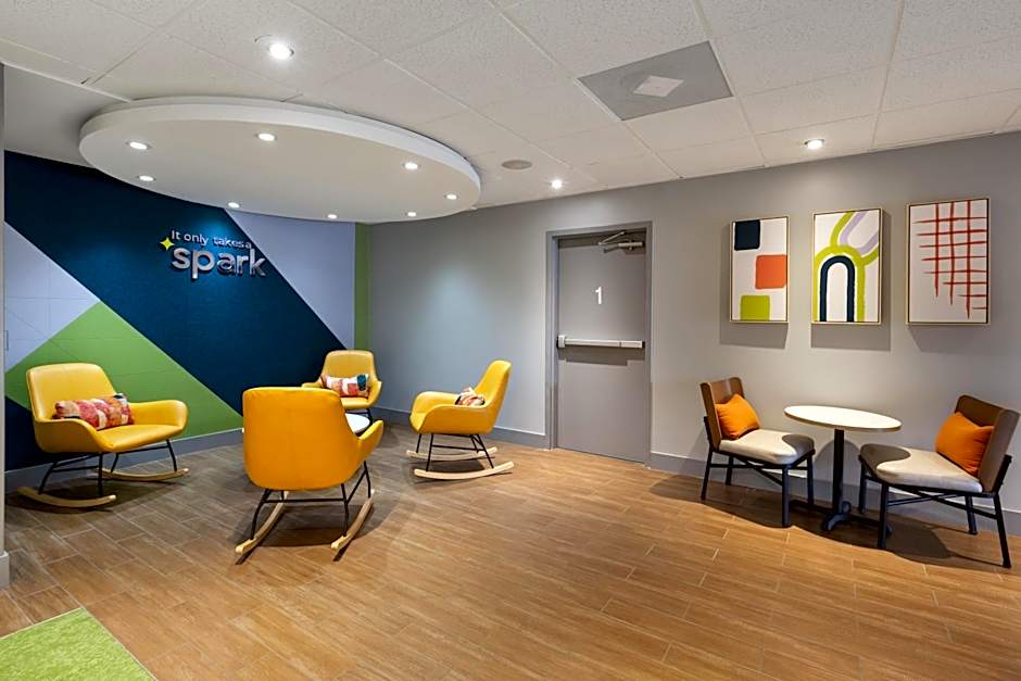 Spark by Hilton Atlanta Airport South College Park