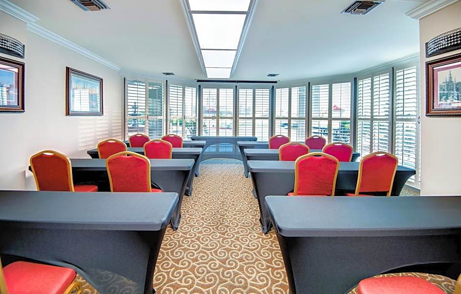 Ramada by Wyndham Metairie New Orleans Airport