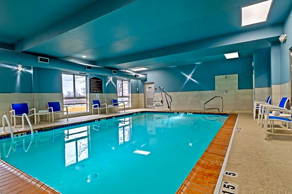 Holiday Inn Express Hotel & Suites Woodbridge by IHG