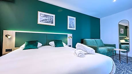 Superior King Room with Sofa Bed - Non-Smoking