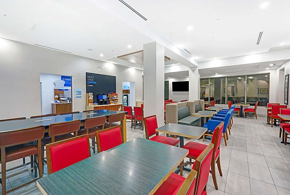 Holiday Inn Express Hotel & Suites - Woodstock By IHG