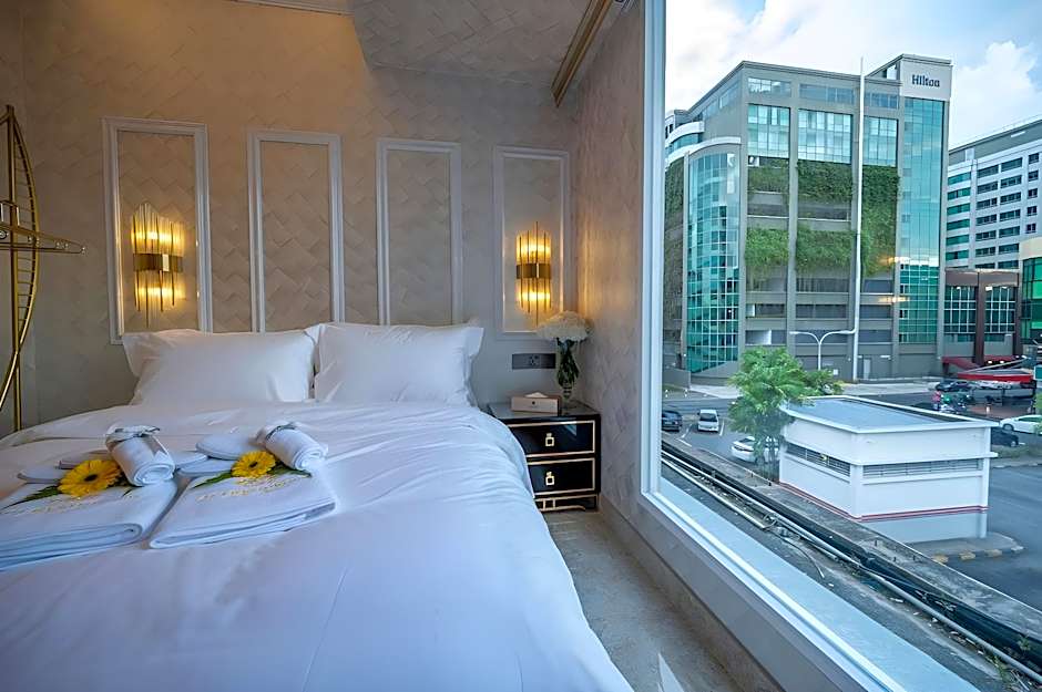 A Residence @ Between Hilton & Cititel Hotel