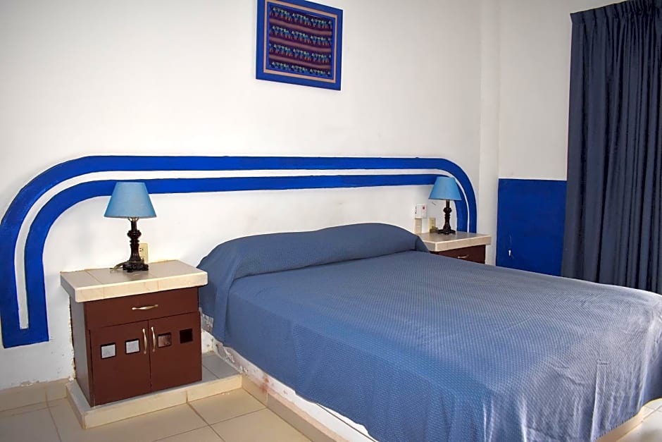Hotel Plaza Almendros