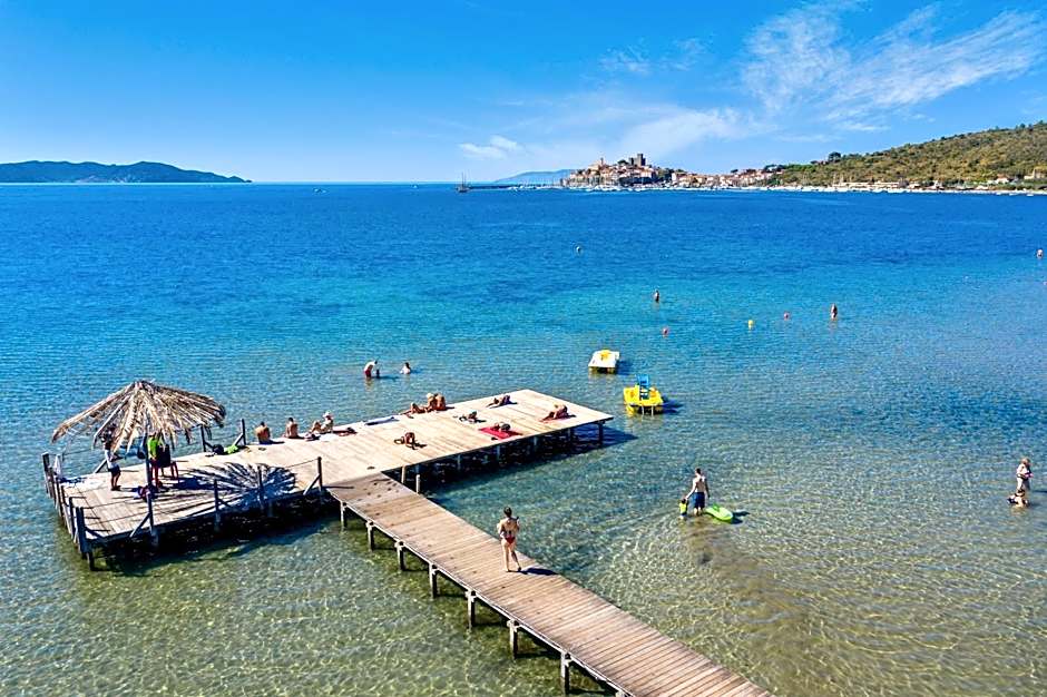 Residence with pool and private beach in Talamone just 500 mt from the sea