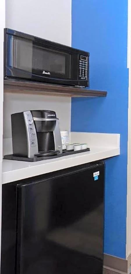 Holiday Inn Express And Suites Firestone Longmont By IHG