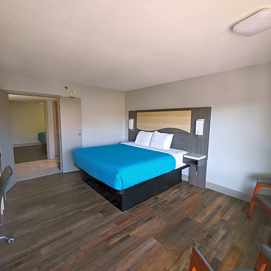 Mountain Vista Inn & Suites - Near the Island inPigeon Forge