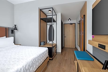 1 King Bed