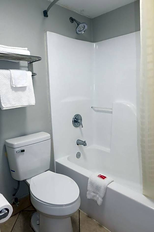 Econo Lodge Inn & Suites Evergreen
