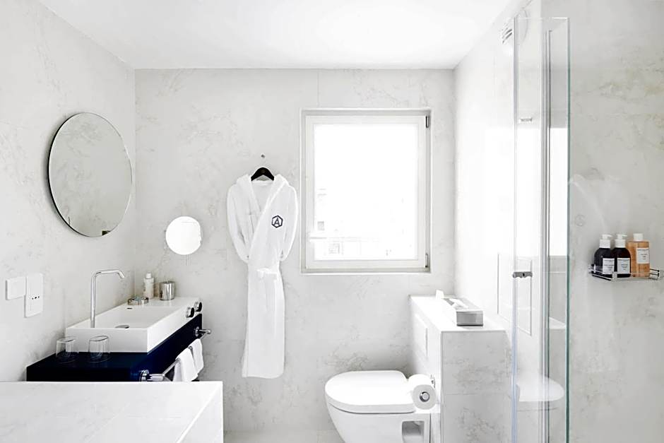 Perpetual Elysee Montaigne