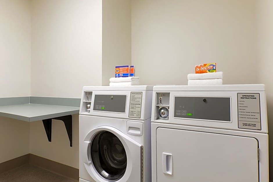 Holiday Inn Express & Suites Cincinnati NE - Red Bank Road By IHG