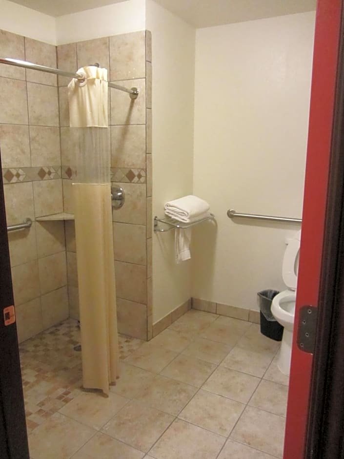 Howard Johnson by Wyndham Lubbock TX