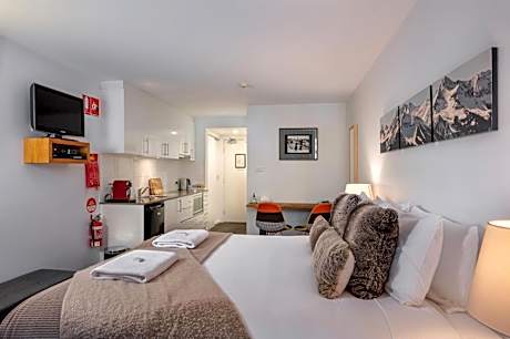 Studio Apartment - 2 night min