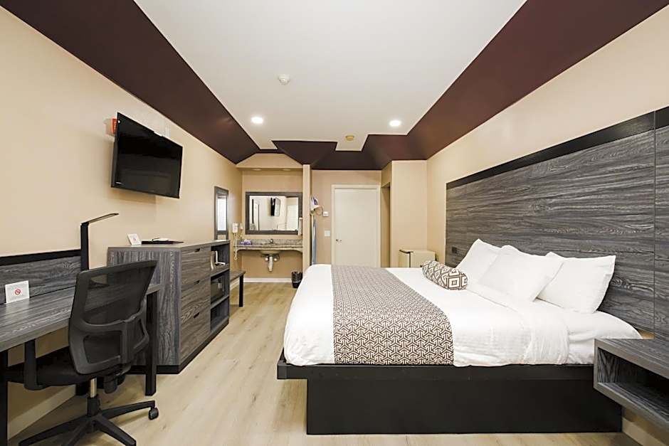 Photo 1 of 50 of Sapphire Inn & Suites