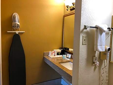 King Room - Non-Smoking