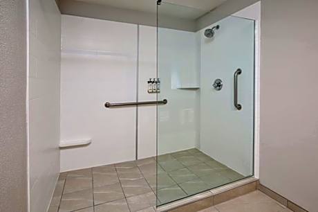 1 King Standard Communications Accessible