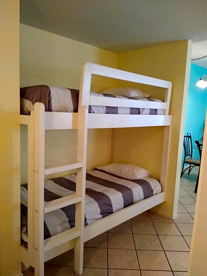 Charming SPI family condo - walking distance to the beach, Sleeps 6, Third Floor, 2026 Traveler Award