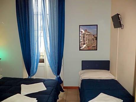 Budget Triple Room with Private External Bathroom