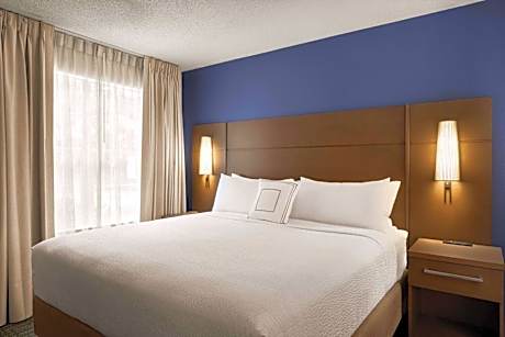 Two-Bedroom Queen Suite
