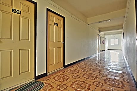 Oyo 492 Yuyuen Mansion