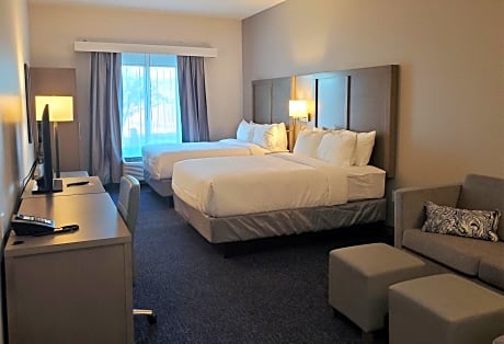 Queen Suite with Two Queen Beds and Sofabed - Non Smoking